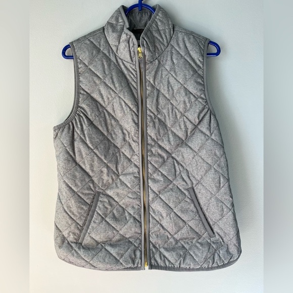 Old navy women’s size medium grey puffer vest - Picture 1 of 6